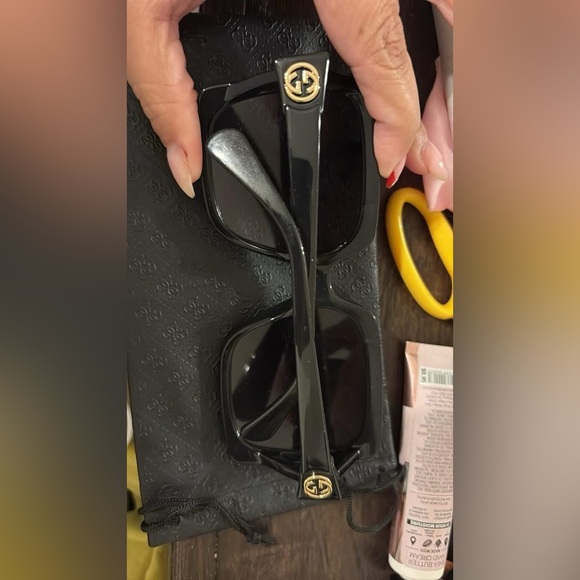 Gucci Oversized Black Sunglasses - Picture 3 of 4